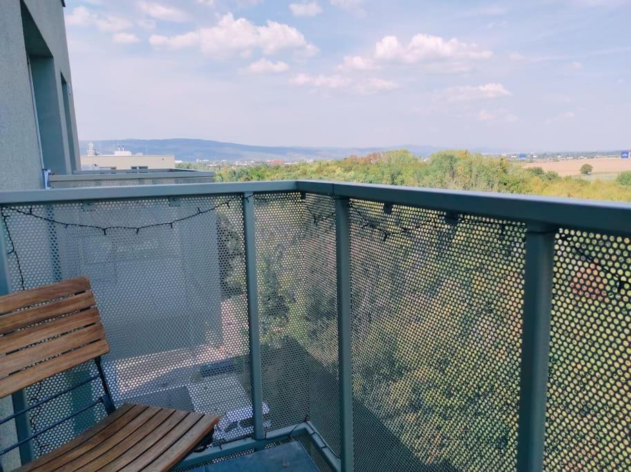 Airport Studio For Two, Free Parking, Airport View Братислава Экстерьер фото